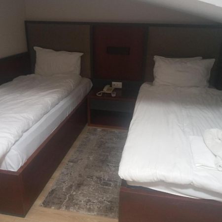 Hotel Oferta Prizren Esterno foto