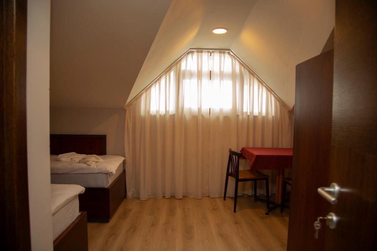 Hotel Oferta Prizren Esterno foto