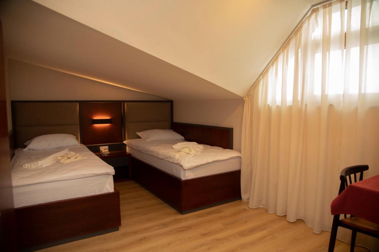 Hotel Oferta Prizren Esterno foto