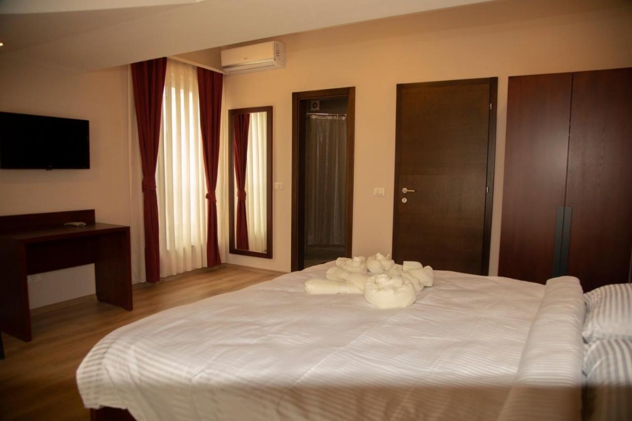 Hotel Oferta Prizren Esterno foto