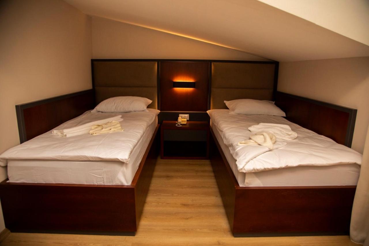 Hotel Oferta Prizren Esterno foto